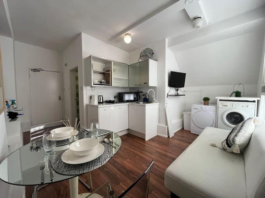 Modern Cosy Studio In Barbican - Green - F2 Apartment London Bagian luar foto